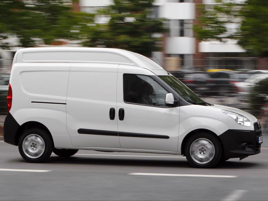  Fiat Doblo Cargo XL 2012 года  (фото 10 из 10)